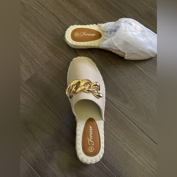 NIB ** Slipper shoes with gold chain accessories - Picture 2 of 5